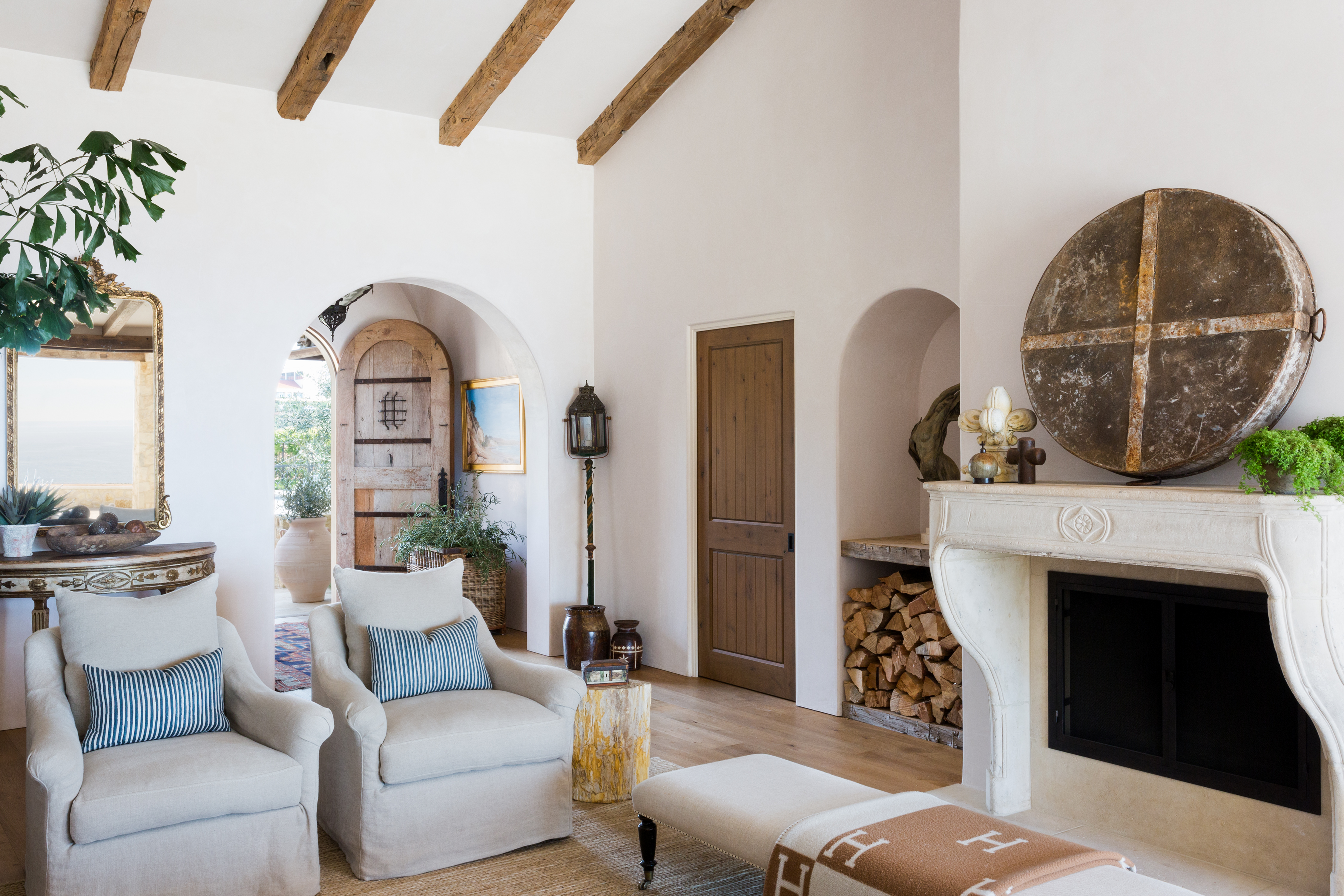 4 Living Room To Entry